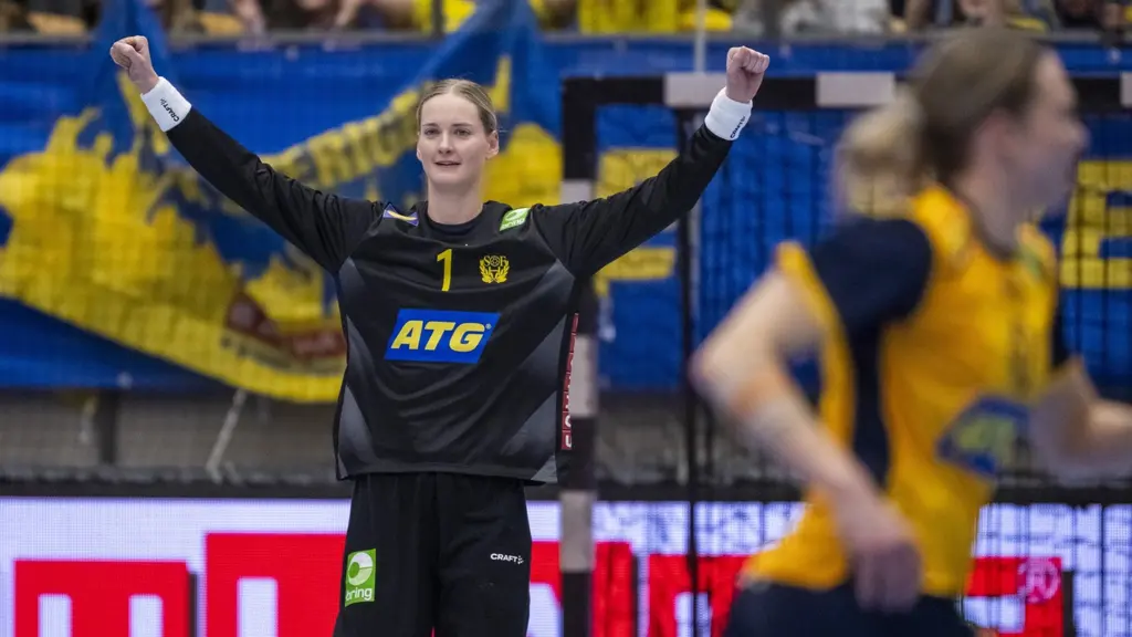 Johanna Bundsen i handbollsmålet under Sverige-Serbien i EM-kvalet