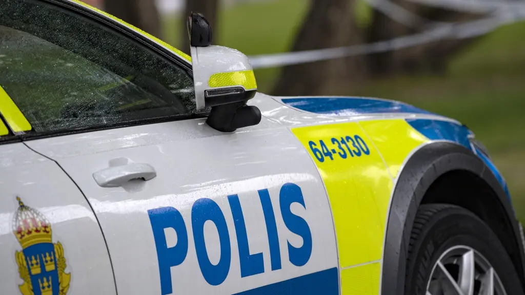 Polisbil sedd från sidan.