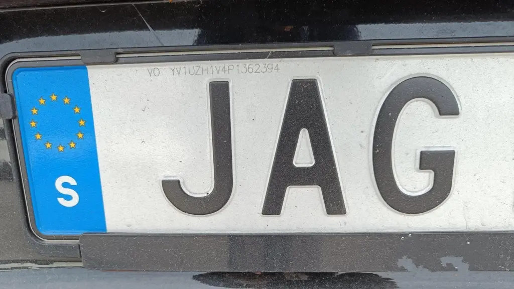 Vem är du? Är du spegelbilden du möter? Eller finns jaget som en kärna i din kropp?