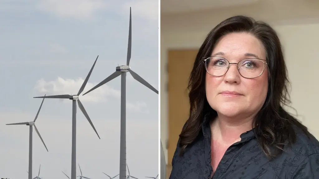 Anneli Mylly (V), Degerfors kommunstyrelsens ordförande, framför en bakgrund med vindkraftverk, symboliserar hållbar energi och lokal politisk engagemang.