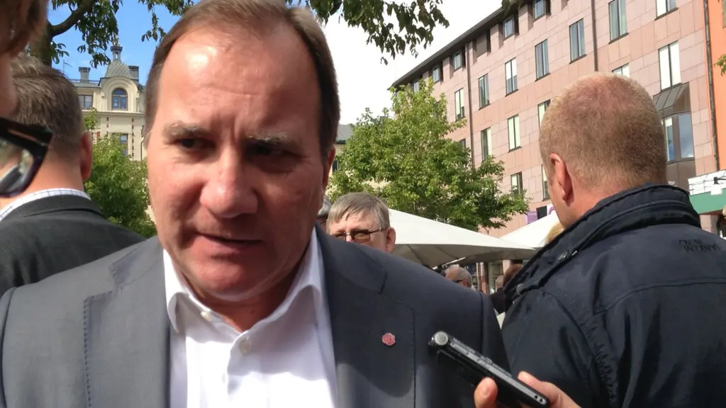 Socialdemokraternas partiledare Stefan Löven på blixtvisit i Örebro. Foto: Sofia Broomé/ Sveriges Radio. 