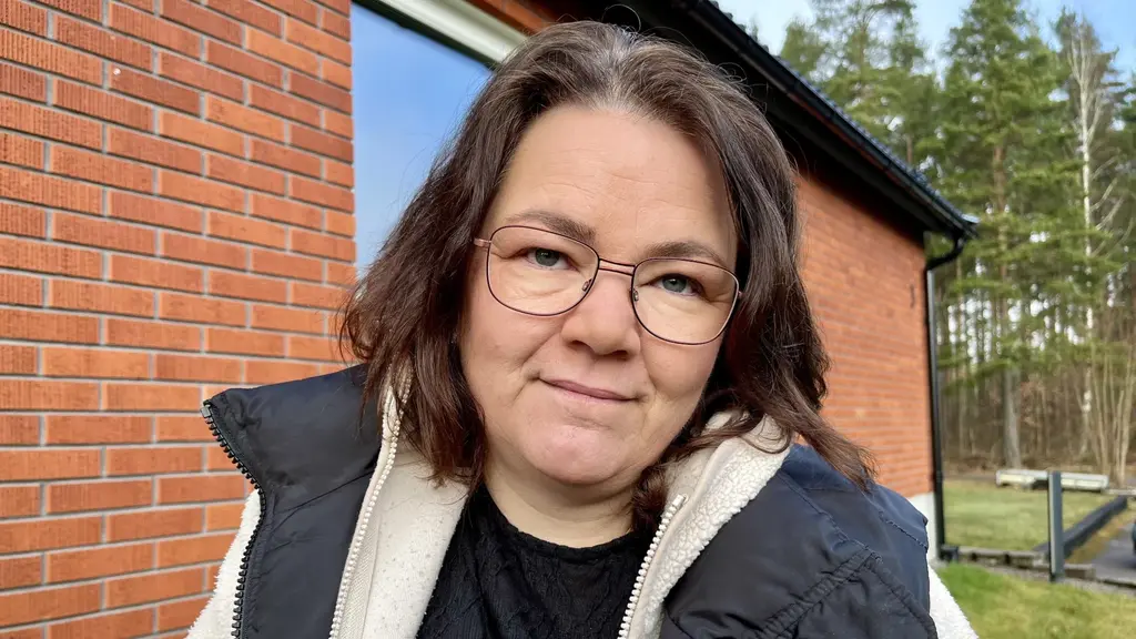 Marie Lindeberg utanför Finspång är en av de hundratals personer som varslats från Region Östergötland.