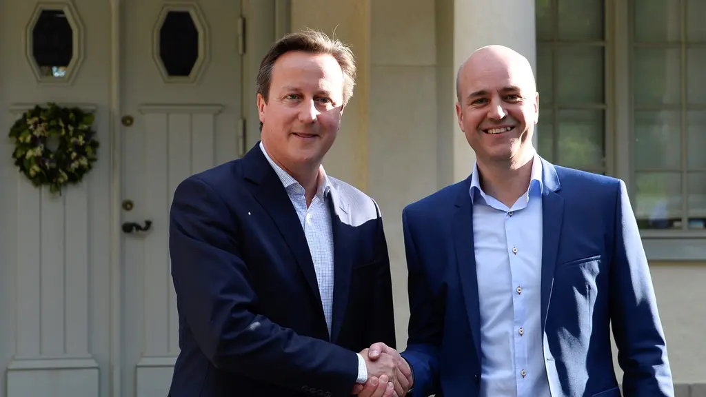  Storbritanniens premiärminister David Cameron och Fredrik Reinfeldt på gården till Harpsund  år 2014.