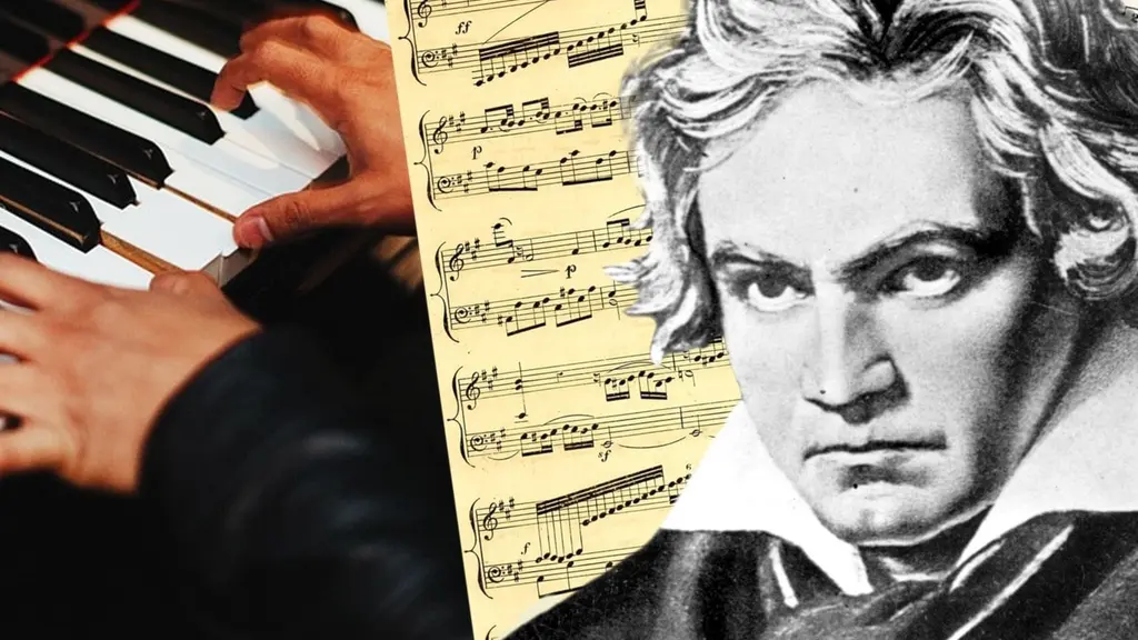 Bild: Händer som spelar piano, noter, Beethoven. 