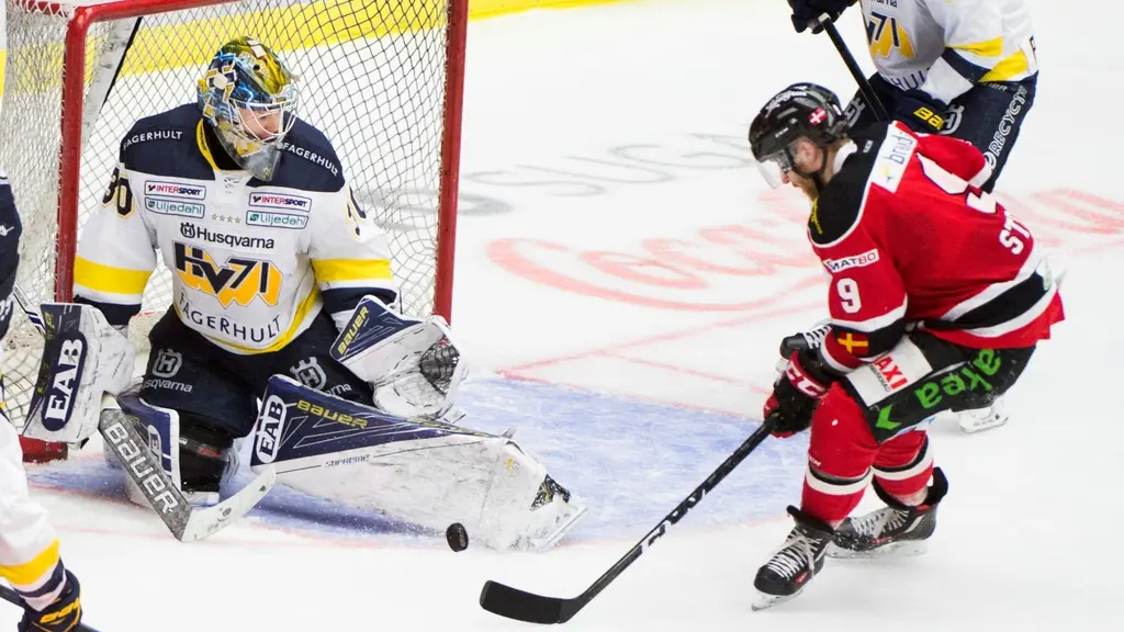 HV71:s målvakt Linus Söderström, Malmös Frederik Storm.