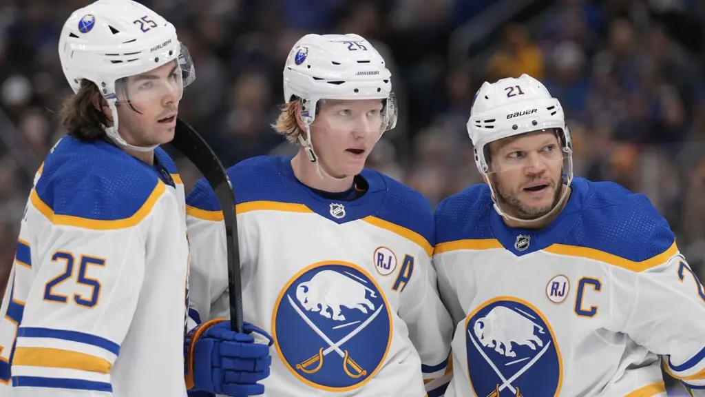 Rasmus Dahlin har gjort sitt första hattrick i NHL-karriären.