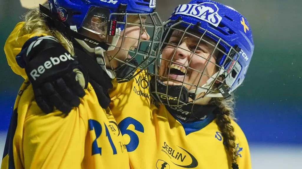 Sveriges Emma Ahlander och Linnéa Larsson.