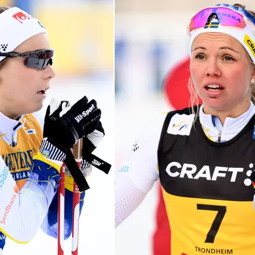 Två längdskidåkare syns i tävlingsdräkter med sponsorloggor. Den ena har en blå och gul dräkt, den andra en svart och gul dräkt. De står nära varandra på vad som verkar vara en tävlingsarena.