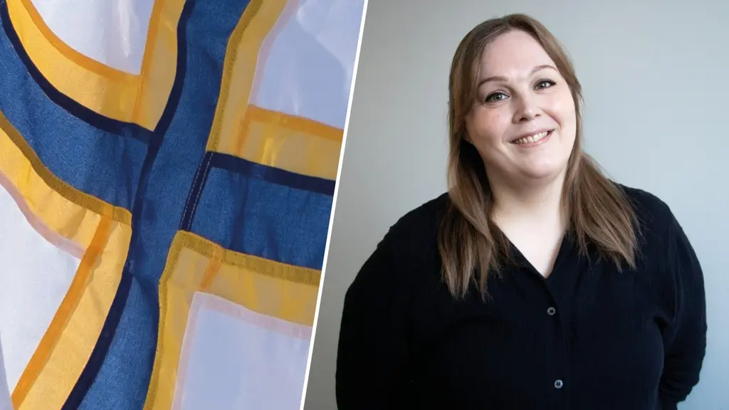 Sverigefinnarnas flagga till vänster, Tuire Liimatainen till höger.