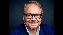 Författaren, komikern, språkexperten och programledaren Fredrik Lindström debuterade som poet 2005. 