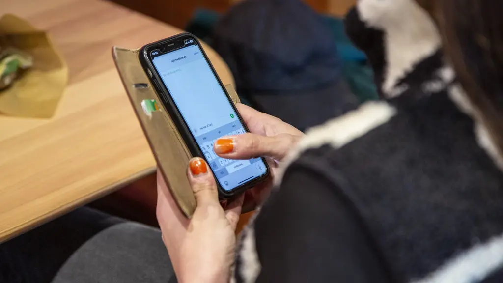 Public Health Agency issues new advice: Put away the phone when you are with your children