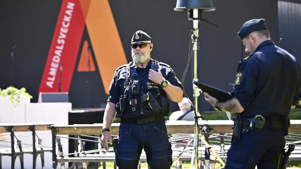 A police officer at Almedalen.