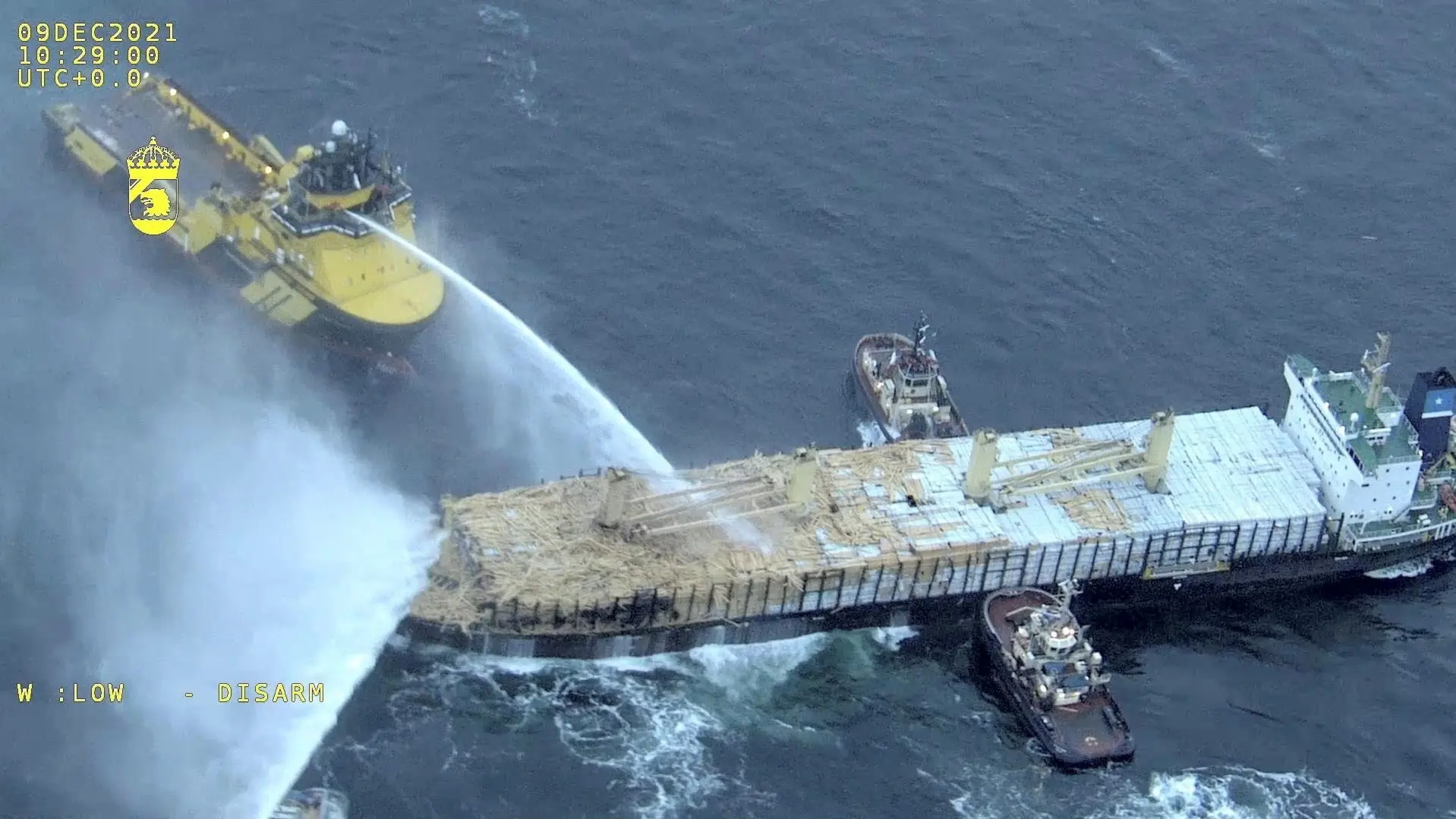 Plans to tow burning ship in to Gothenburg harbour | Sveriges Radio