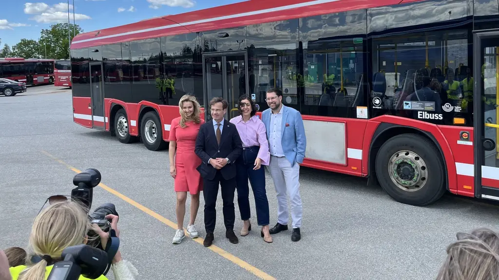 Government proposes lower prices for public transport