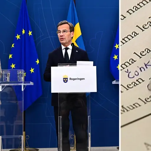 Utbildningsminister Simona Mohamsson (L) och statsminister Ulf Kristersson (M) står vid talarstolar med EU- och svenska flaggor i bakgrunden, bredvid en närbild på en hand som fyller i ett formulär.