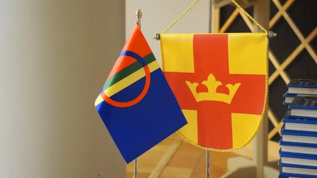 Samiska flaggan och svenska kyrkan