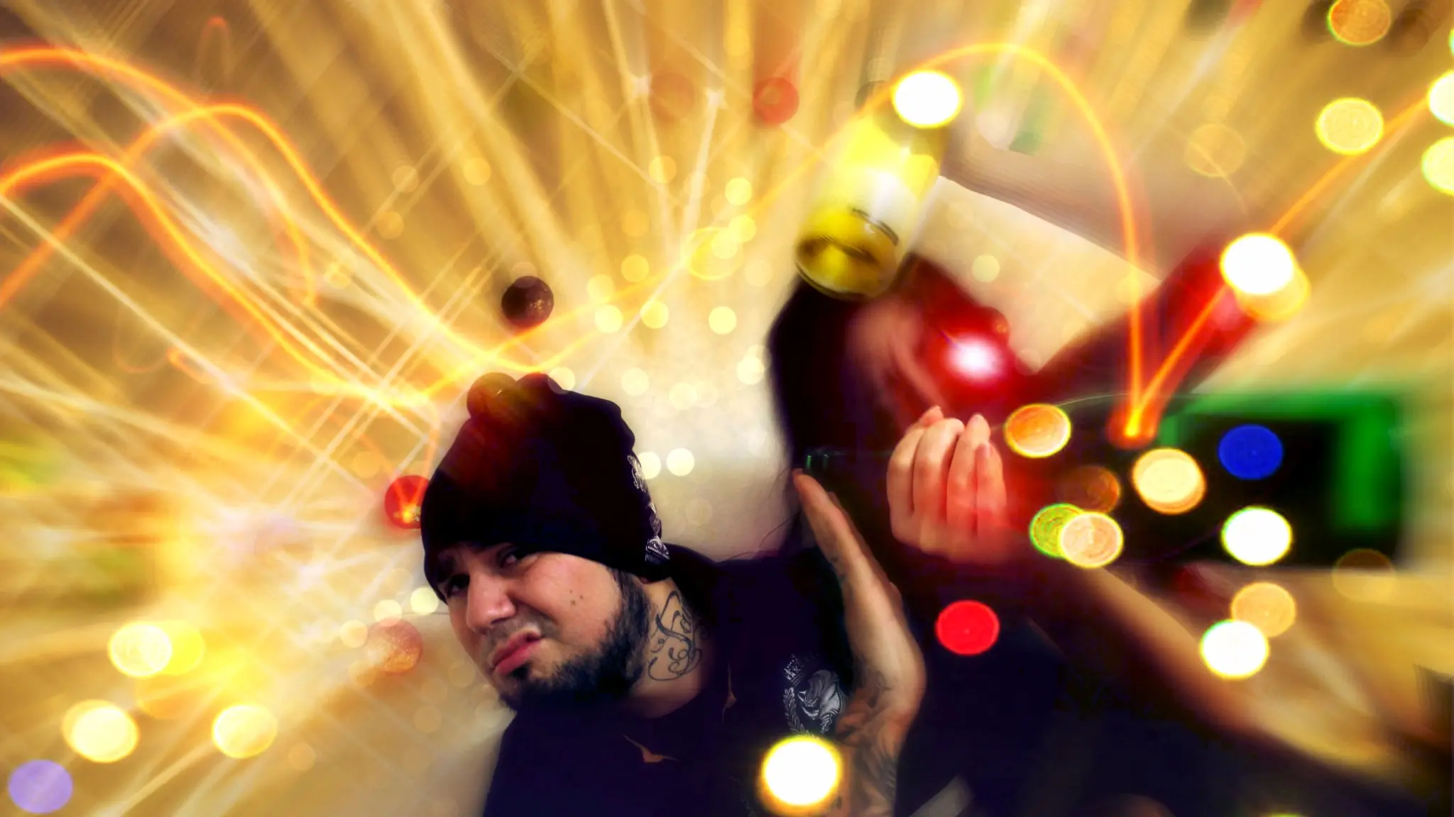 Juan tackar nej till spriten, men Suzi goes bananas!   Foto: Stephanie Londéz/SR