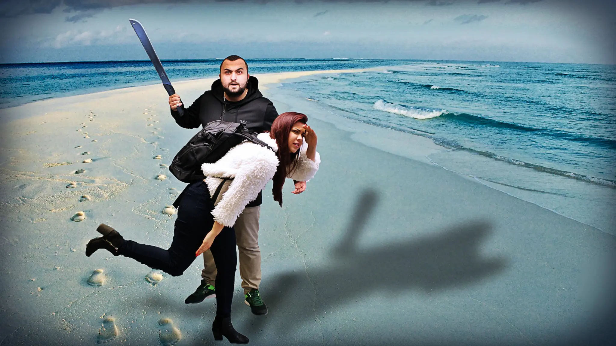 Hamza skulle aldrig åka iväg utan sin machete. Mona nöjer sig med att ha med sin datorväska. Foto: Flickr/Chi King/Drew Stephens/CC BY 2.0/SR 