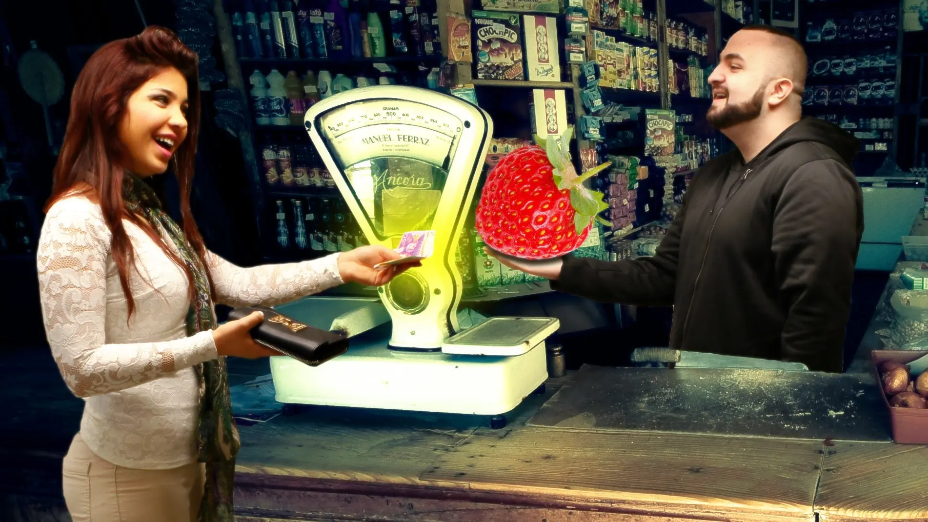 Mona verkar inte bry sig om att jordgubben uppenbarligen är genmodifierad. Foto: Flickr/Feliciano Guimaraes/jfh686/CC BY 2.0/Gustaf Widegård/SR