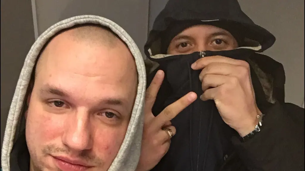 Bild på Petter Hallén och rapparen 23.