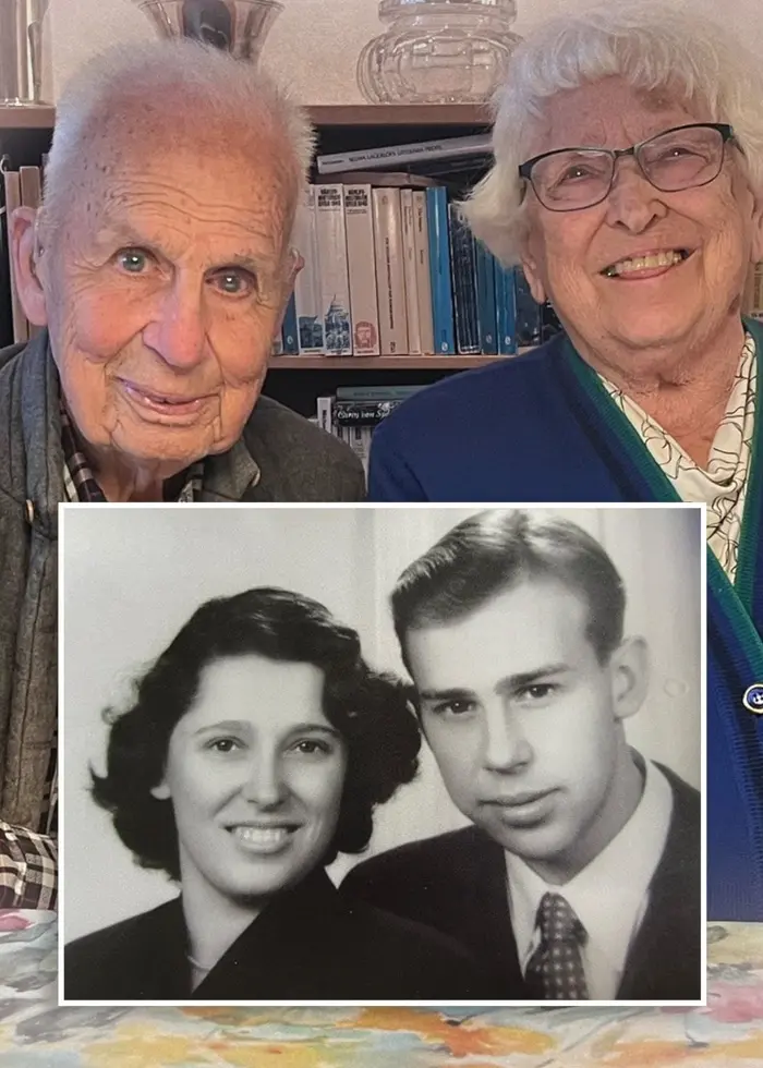 En svartvit bild infälld i en färgbild. Färgbilden visar två äldre personer, till vänster en man och till höger en kvinna med glasögon som båda ler. I den infällda svartvita bilden finns en mörkhårig kvinna till vänster och en kostymklädd man till höger, båda tittar in i kameran.