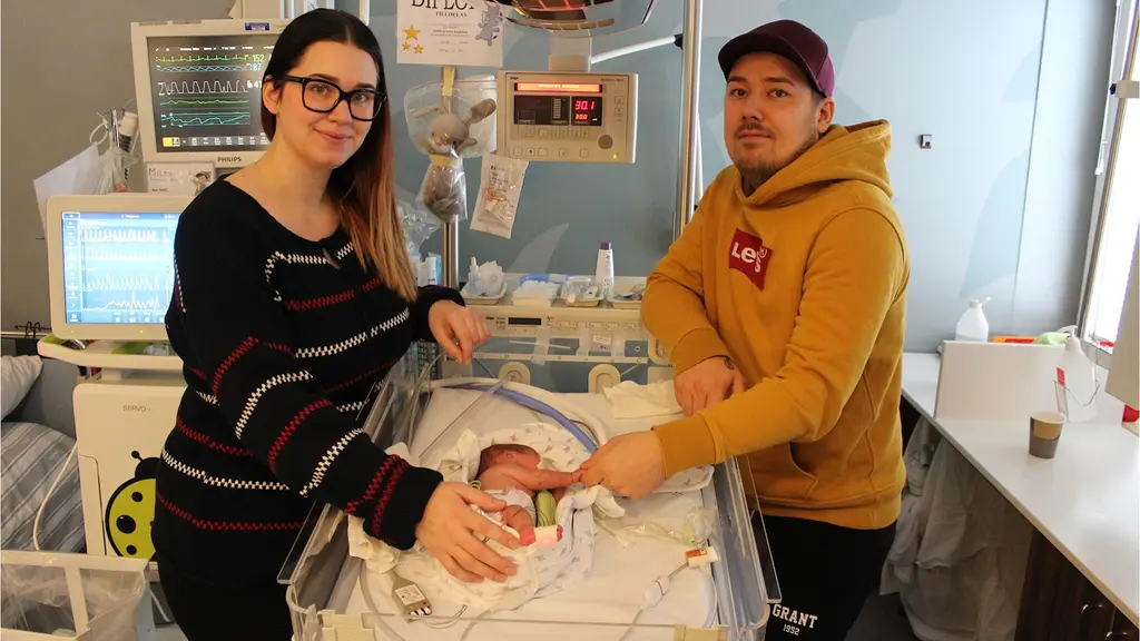 Erika Bäck och Cristoffer Erlandsson med sonen Milton