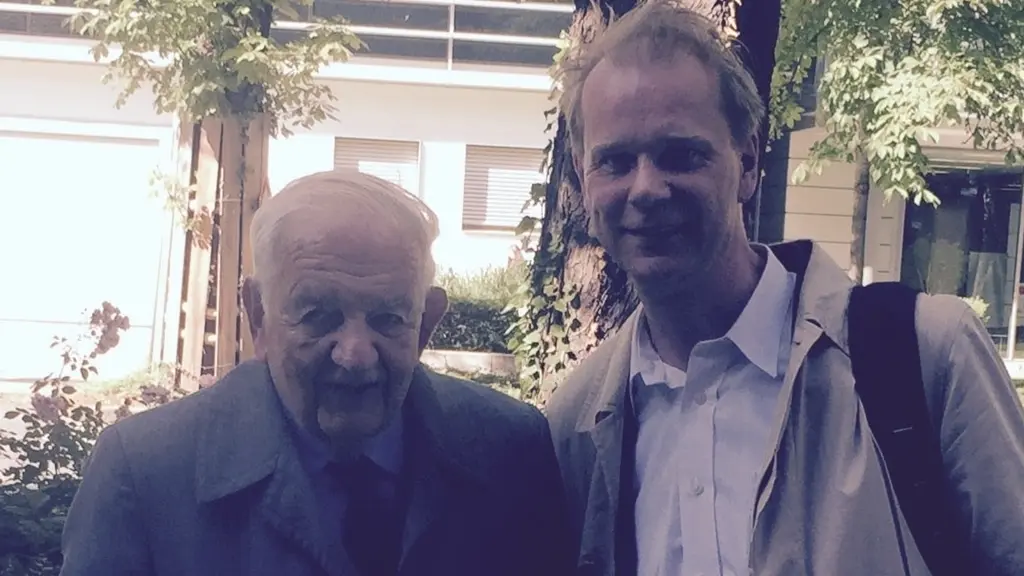 92-årige EU-nestorn Alfred Grosser tillsammans med SR:s Kristian Åström.