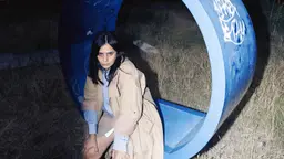 Mor Elian skickar kärleksbrev via musik på Solid Space. 