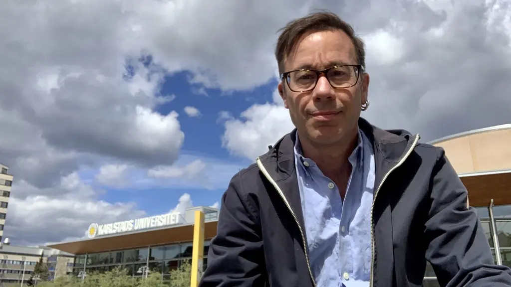 Erik Wästlund framför Göteborgs Universitet