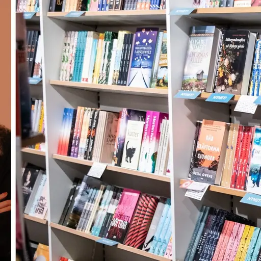 En person står framför en orange bakgrund, med armarna i kors, bredvid en bokhylla fylld med böcker i olika genrer och färger. Fokus är på böckerna och litteraturmiljön.