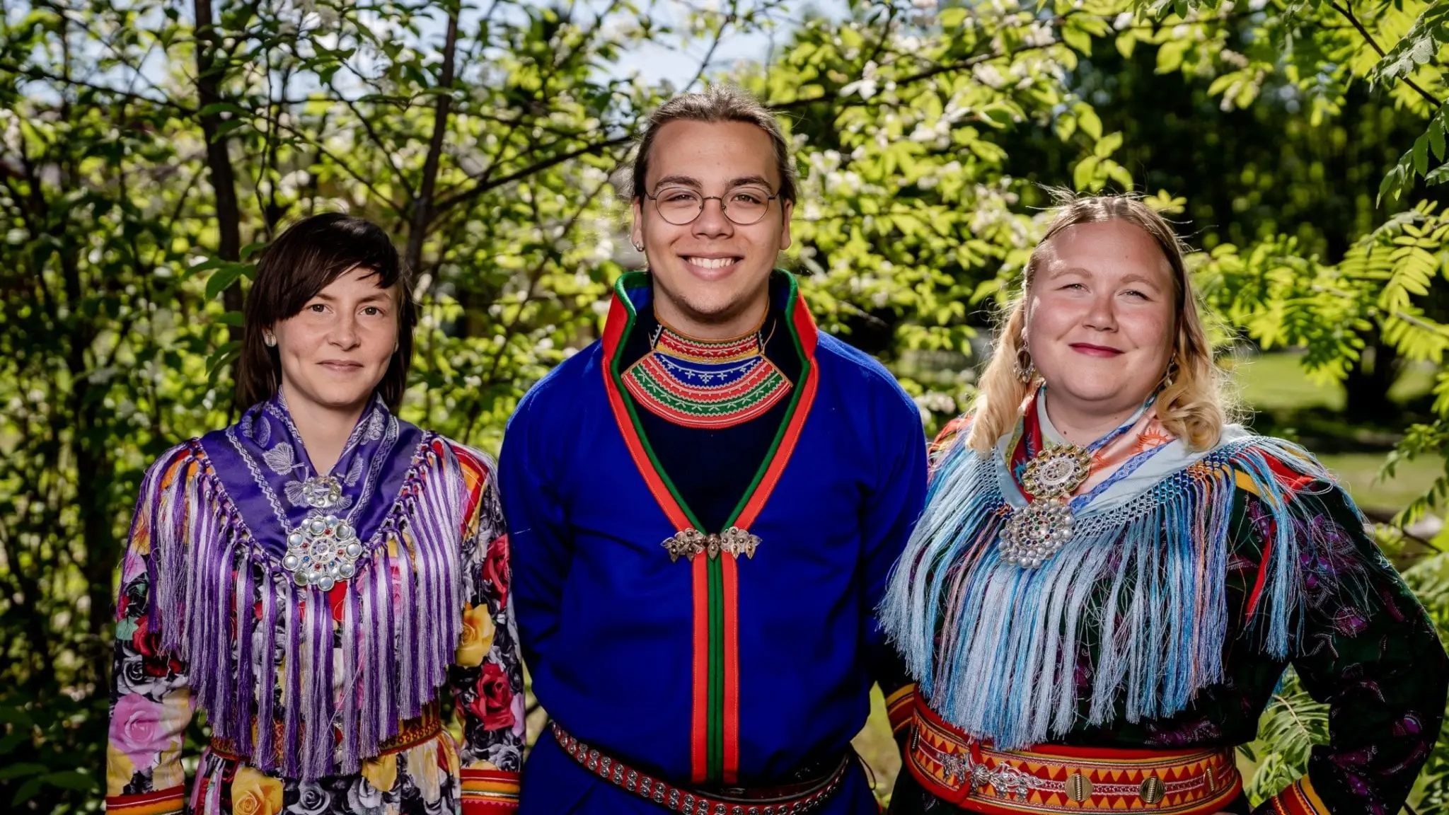 Girjemiella med Lea Simma, Heaika Wollberg Wuolab och programledaren Anne-Marit Päiviö