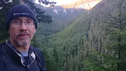 Rainer Winkler söker efter sasquatch i Kaskadbergen i västra Nordamerika. 