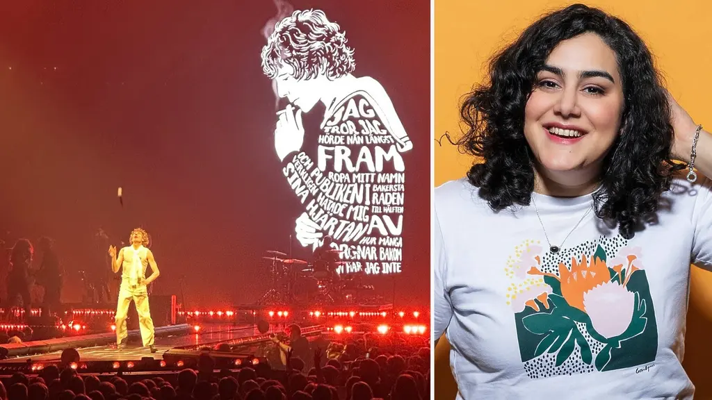 En artist på en scen med röd belysning och en stor projektion av text och bild i bakgrunden. Till höger en person i vit tröja med ett grafiskt tryck på orange bakgrund.