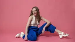 Josefin Sonck är programledare för Disco på finska.