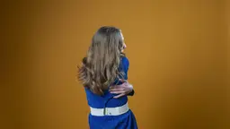 Josefin Sonck programleder Disco på finska.