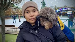 Louise Brännlund och assistanshunden Lexi.