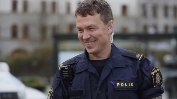 Oscar Töringe spelar polisen Magnus i "Tunna Blå Linjen"