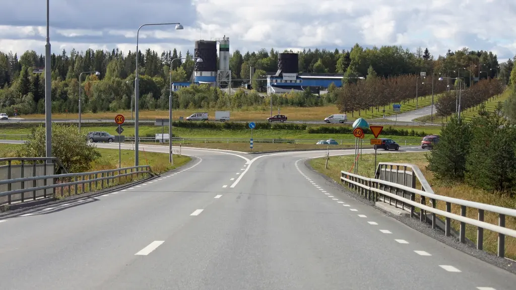 Infart mot stor trafikrondell