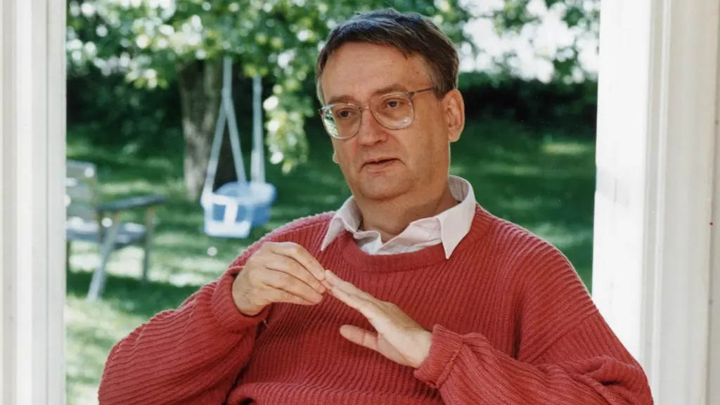 Journalisten och författaren Björn Elmbrant är död.