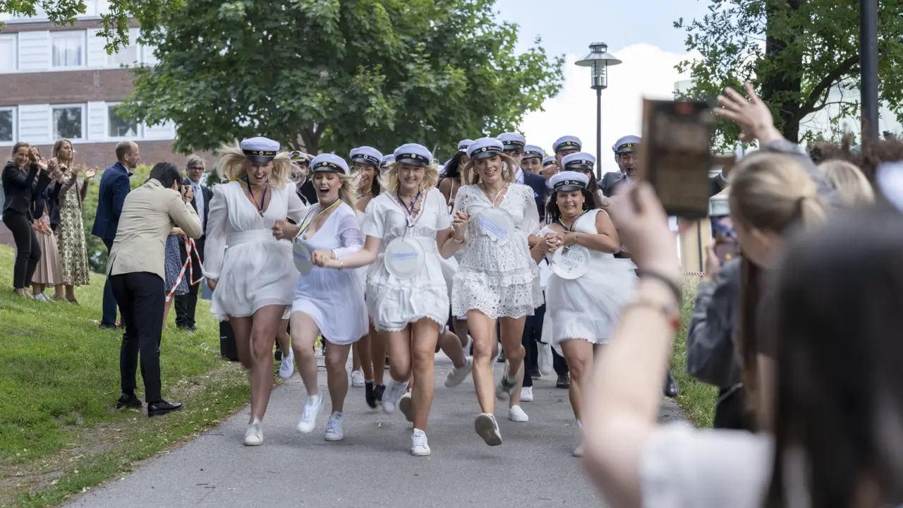 miljardkostnader-f-r-rets-studentfiranden-sveriges-radio
