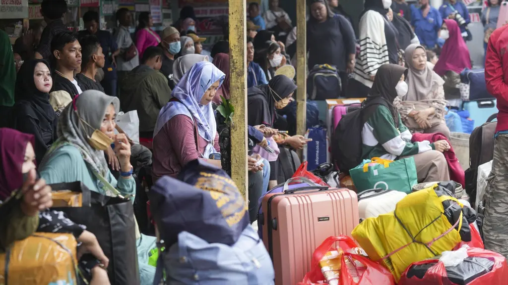 Jakarta är numera världens folkrikaste stad med 42 miljoner invånare.