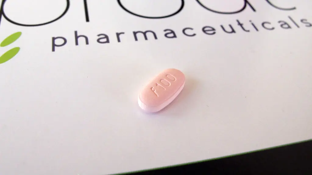 En rosa tablett på en broschyr med texten "Pharmaceuticals"