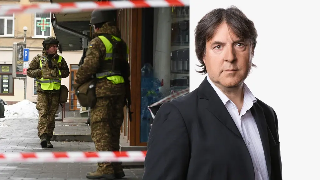 Ukrainska tjänstemän på plats i Lviv.