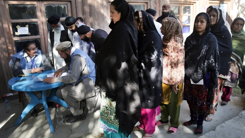 Sikher som ska rösta i Afghanistans parlamentsval.