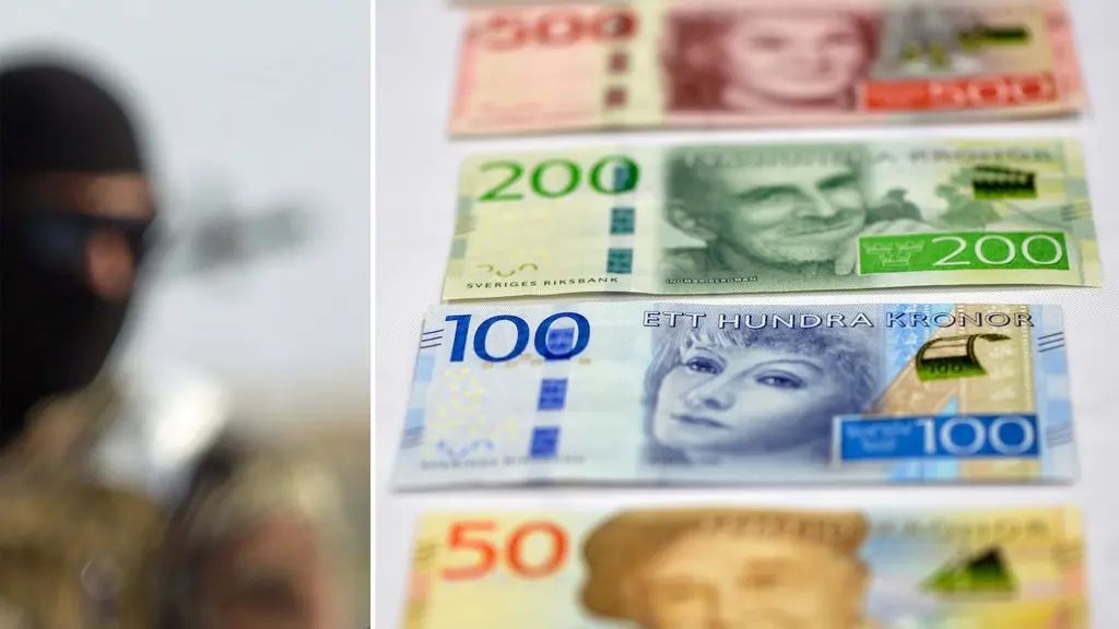 Delad bild: man i huva och svenska sedlar