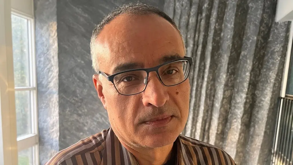 Alexander Atarodi, Mellanösternexpert.