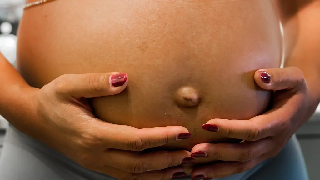 En ny studie visar att det finns en koppling mellan bristande tillit och önskan om kejsarsnitt.