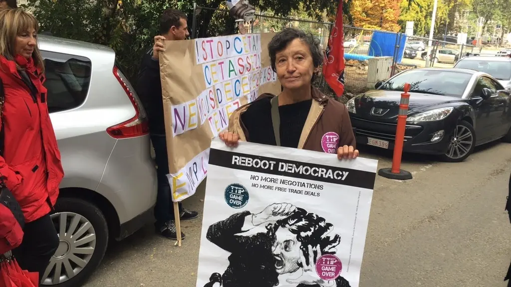 Dominique Waroquiez med plakat i demonstrationen. 