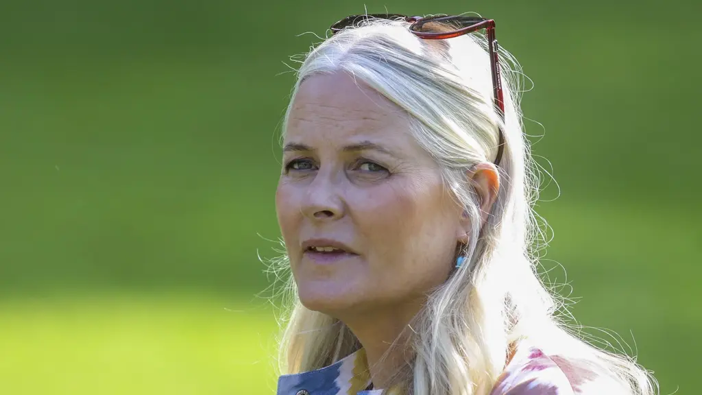 Mette-Marit om kontakten med Epstein – frågor kvarstår | Sveriges Radio