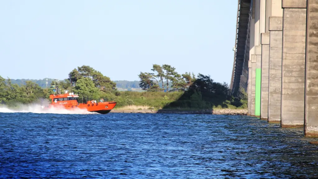 Räddningsbåt vid Ölandsbron.
